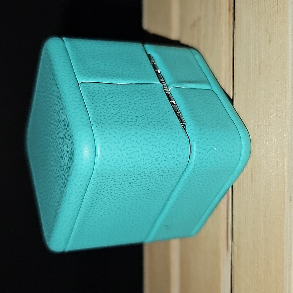 Tiffany & Co. Spring Loaded Leather Ring Box - Picture 4 of 7